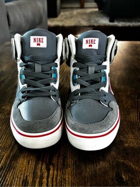 New retro Nike Ruckus 2 Kids Gray and Red High-Top Sneakers size 6Y